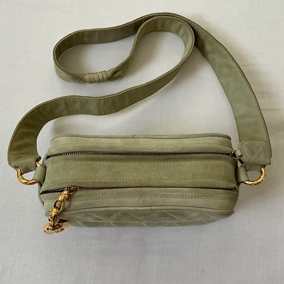 CHANEL Vintage Diamond CC Logo Suede Camera Bag Sage Green - Picture 2 of 14